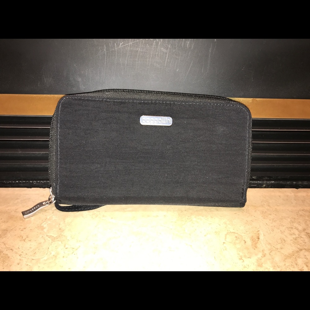 Baggallini Wristlet